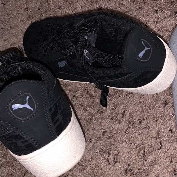 Black Suede Platform Puma Shoes - Picture 3 of 3